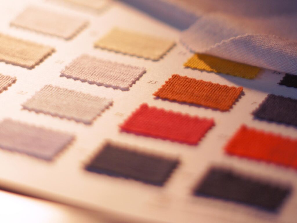 ※40代以降に似合う秋冬カラーのイメージ