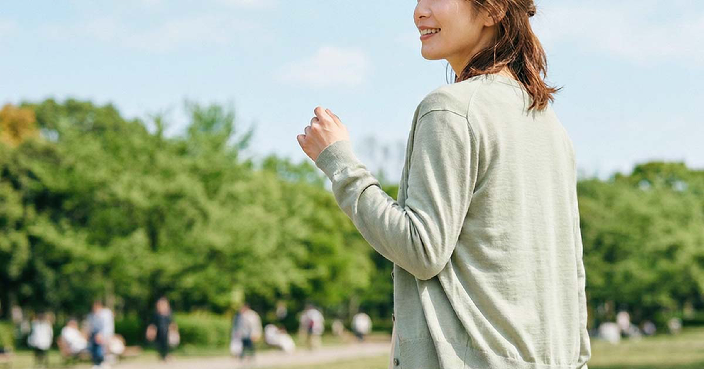 「春夏こそ、メリノウール」の選択。温度差ストレスを解消する、大人の素材講座